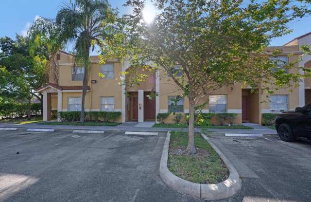 BEAUTFUL RENOVATED TOWNHOUSE 2 BEDROOMS AND 2/2.5 BATHROOMS Gallery 1