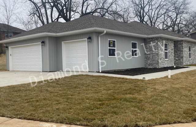 Gorgeous 4 Bedroom Ozark House Coming Early September! photos photos