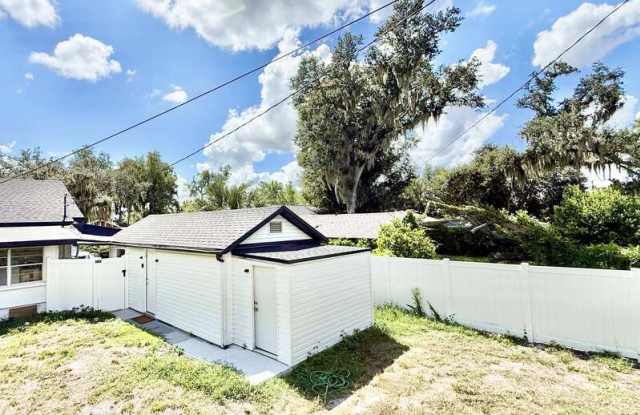1704 East Elm Road - 1/2 Gallery 4