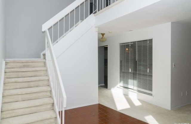 188 Alta Terrace - 188 Alta Terrace, Jericho, NY 11753