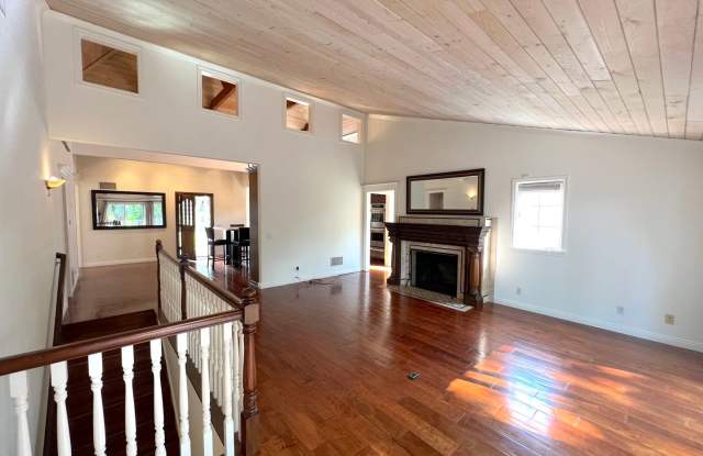 Completely upgraded 4 Bedroom home located in the beautiful Golden Hills neighborhood of Fullerton Gallery 4