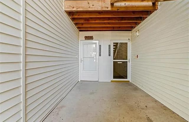 2483 Northeast 68th Street - 2483 Northeast 68th Street, Gladstone, MO 64118