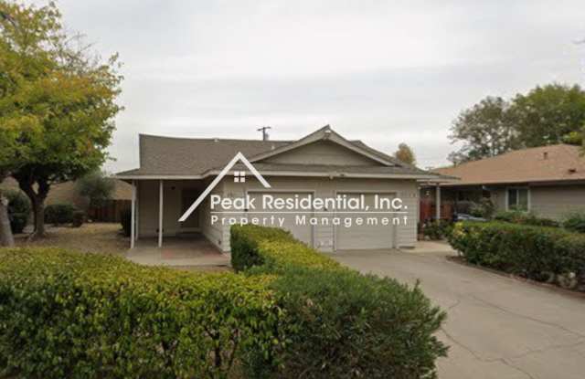 Very Nice 2 Bedroom/1 Bath duplex with 1 car garage! photos photos