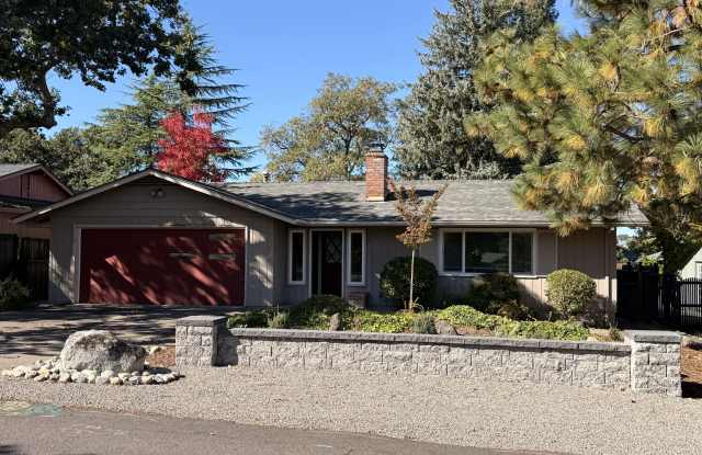 779 Twin Pines Circle - 779 Twin Pines Circle, Ashland, OR 97520