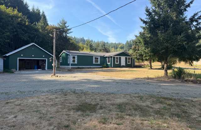 3 Bedroom 2 Bath with Garage and acreage. Gallery 3
