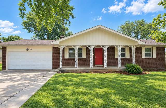 3 Bedroom | 1.5 Bath | 2 Car Garage | Pets Welcomed! Gallery 1