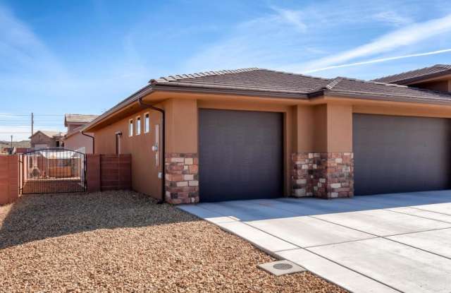 Immaculate 4 Bedroom Home in Hurricane- 3 Car Garage photos photos