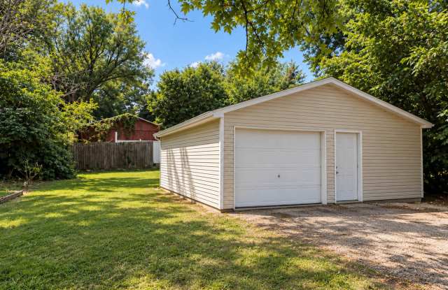 Cozy 2-Bedroom Home in Galesburg with Detached Garage! Gallery 4