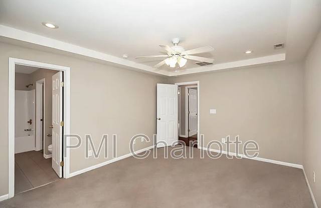 Room in 3 Bedroom Home at S Ridge Ave photos photos