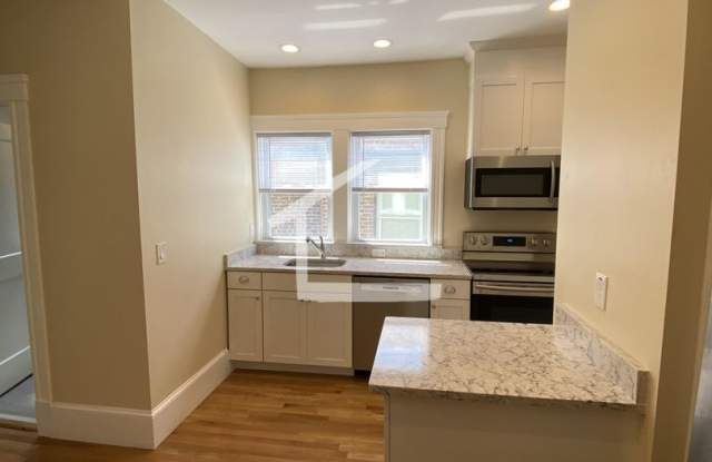 Huge renovated 4 bed unit near the Green Line in Brookline! Gallery 4