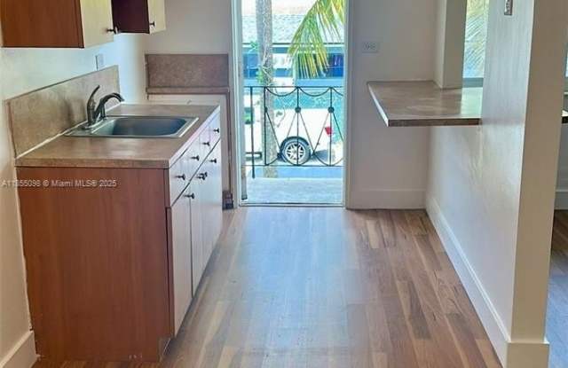 70 NW 77th St photos photos