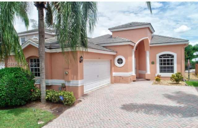 8291 Hampton Wood Dr Gallery 2