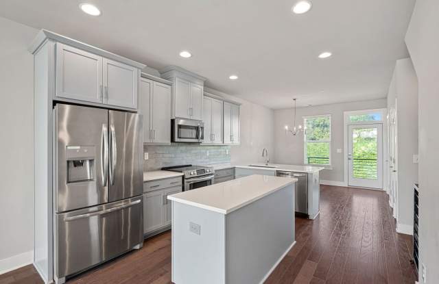 Like New Townhome Ready for Immediate Move-In!!! Bryant Park in West End Gallery 3