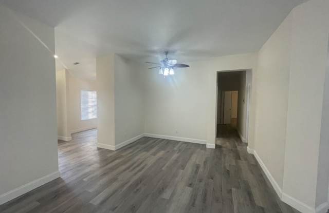 Beautiful 2 bedroom, 2 bath home in Sun City-UNFURNISHED Gallery 3