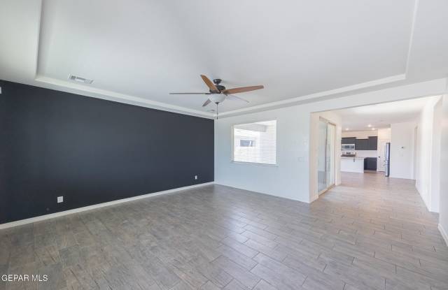 2725 MIKE PRICE Drive Gallery 2