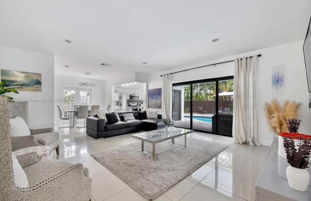 5800 NE 18th Ave photos photos