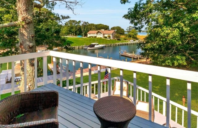 400 Windjammer Drive - 400 Windjammer Drive, Southold, NY 11971