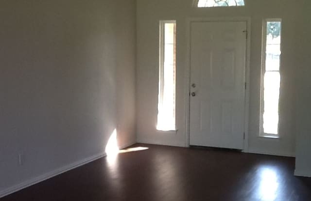 301 Mack Dr Gallery 3