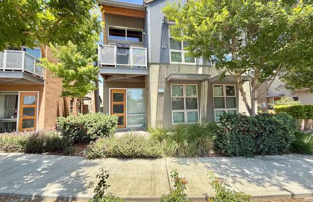 Bright and Open Del Rio Work Loft photos photos