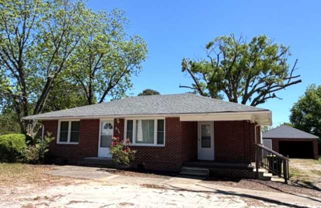~~ Cute 2-bedroom Brick Ranch located in Elon ~~ photos photos