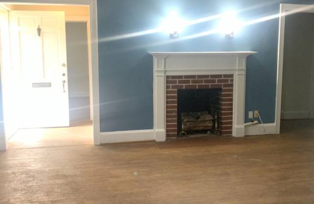 510 Dixie Trail ~ 3 bedroom / 2 bathroom ~ Huge Single Family Home!!! Great Yard Space!!! - 510 Dixie Trail, Raleigh, NC 27607