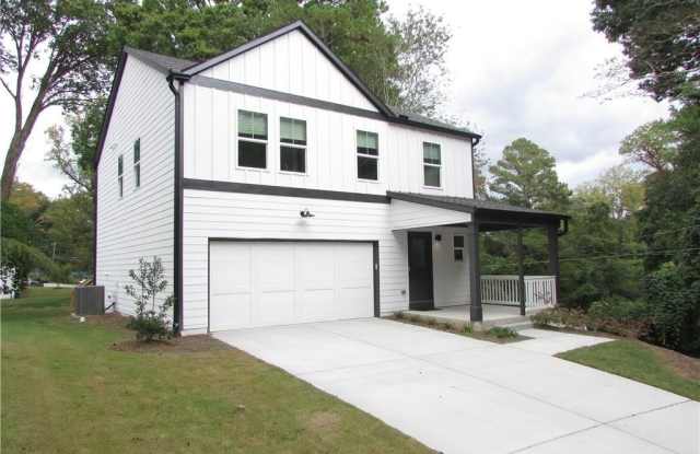 2367 Summit Avenue NW Gallery 1