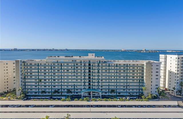 6020 SHORE Boulevard S Gallery 1