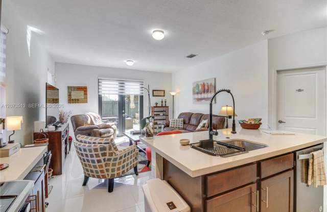 3751 SW 97th Avenue, Miami, FL 33165 - 4039 Gallery 4