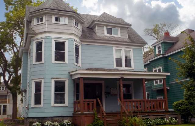 Spacious 5 Bed/2 Bath Single Family Home With Off Street Parking 08/01/26 photos photos