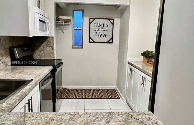 8060 Fairview Dr Gallery 2