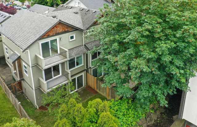 Desirable Madrona Townhome - 1407 33rd Avenue, Seattle, WA 98122