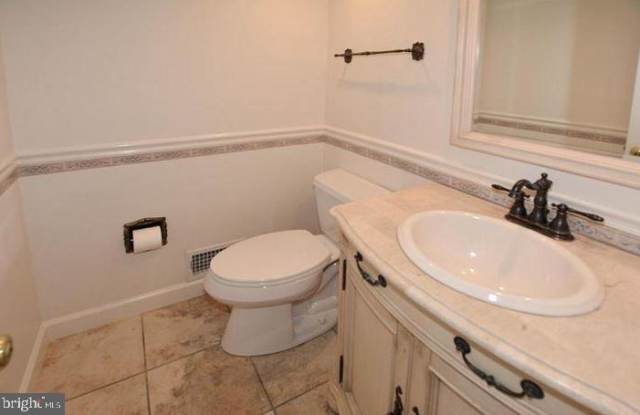 8221 W BUCKSPARK LANE W Gallery 4