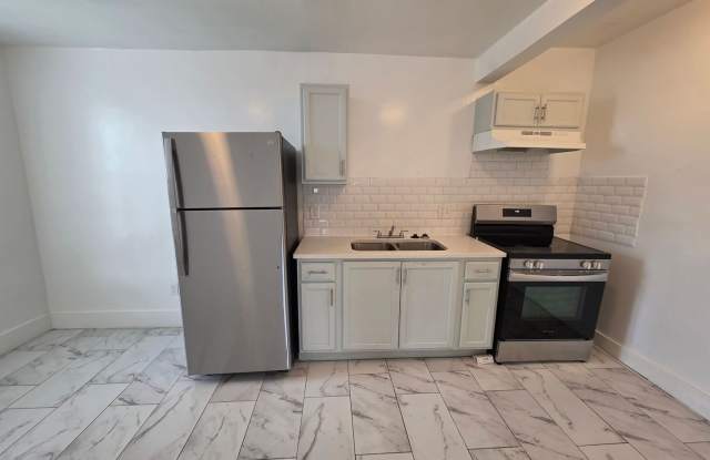 Modern 2-Bedroom Upper-Level Gem Gallery 3