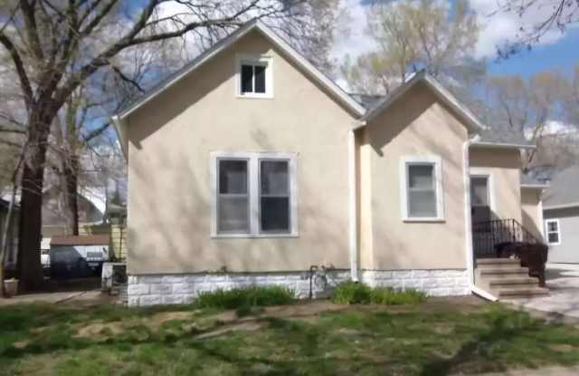 3 Bedroom 1 Bath - 404 East 4th Avenue, Mitchell, SD 57301