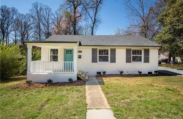 Must view this exquisite 3 bedroom 1 bath brick home. Within 2 miles from Uptown. - 2939 Dogwood Avenue, Charlotte, NC 28206