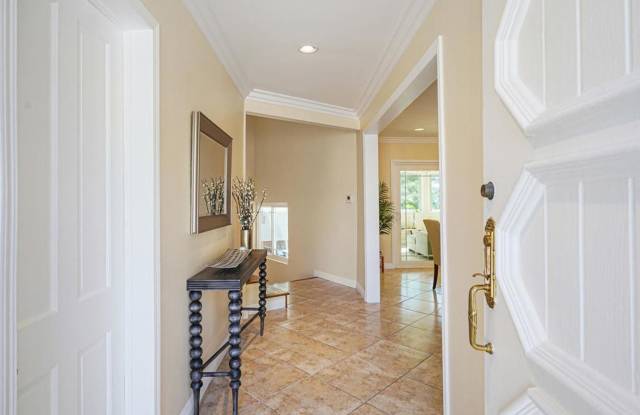 4236 Ensenada Drive Gallery 2