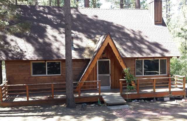 Rustic three bedroom with large lot. - 496 Catalina Road, Big Bear Lake, CA 92315
