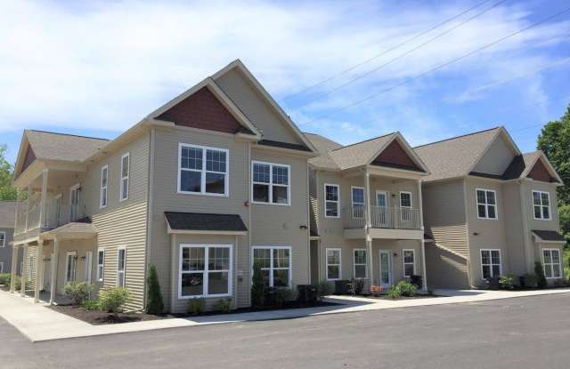 1 BR 1 BA Lower with Patio Gallery 1