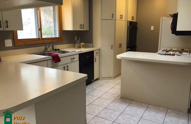 3 Bedroom Home with a 3 Car Garage Gallery 2