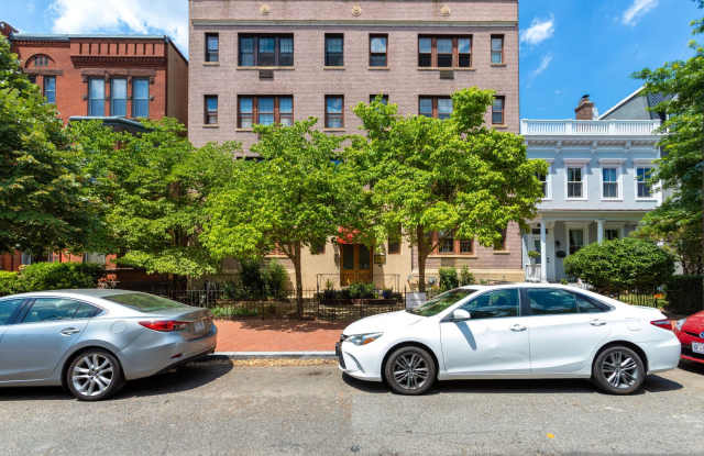 Utilities Included! 1 Bed/ 1 Bath, 8 Minute Walk From Capitol Hill! photos photos