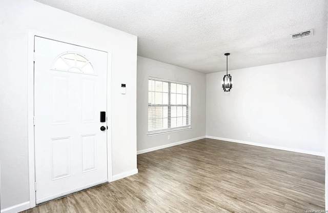 Updated 3-Bedroom Home In NISD Gallery 4