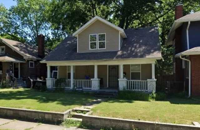 801 N Gladstone Ave photos photos