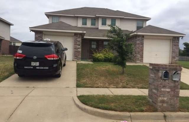 521 Mast Court - 521 Mast Court, Crowley, TX 76036