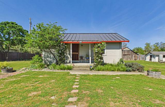 2 bed 1 bath - Beautiful Outdoor Living photos photos