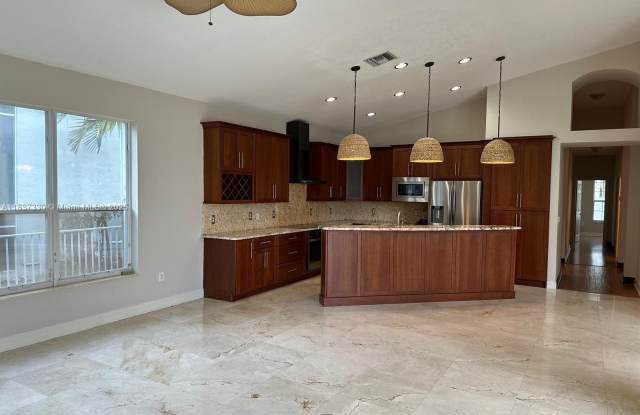 18580 SW 44th St photos photos