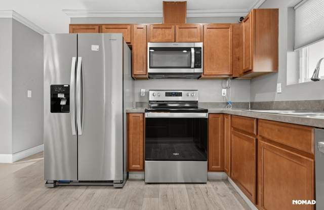 Charming 2BR Duplex in Tacoma Gallery 1