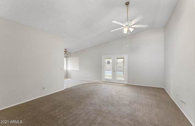 7627 W DESERT COVE Avenue Gallery 2