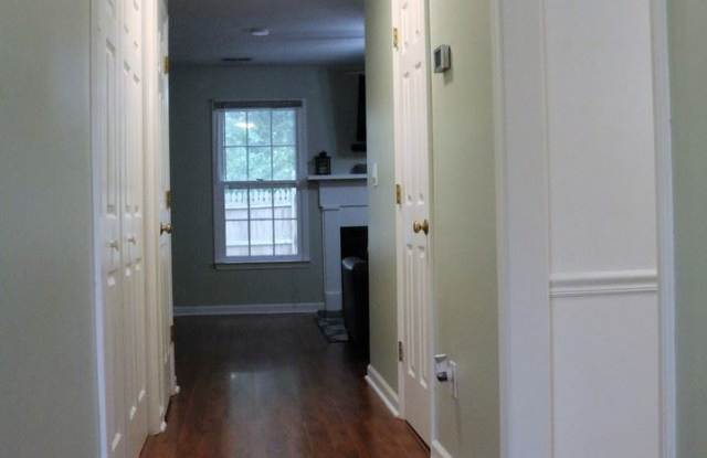 108 Hollow Oak Dr Gallery 3