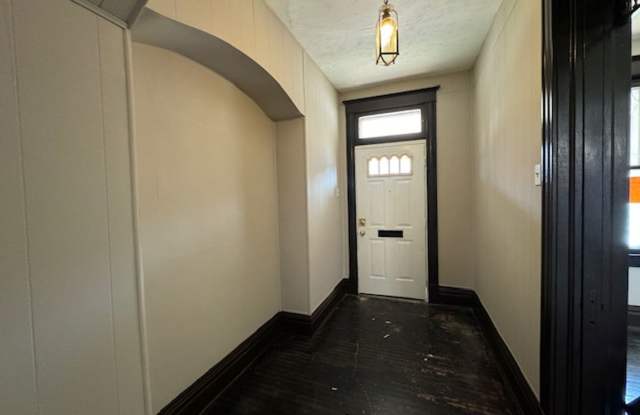 Lovely 2 BR/ 1 BA For Rent - Section 8 Welcome ! Gallery 4