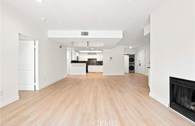 8555 Cashio Street Gallery 2